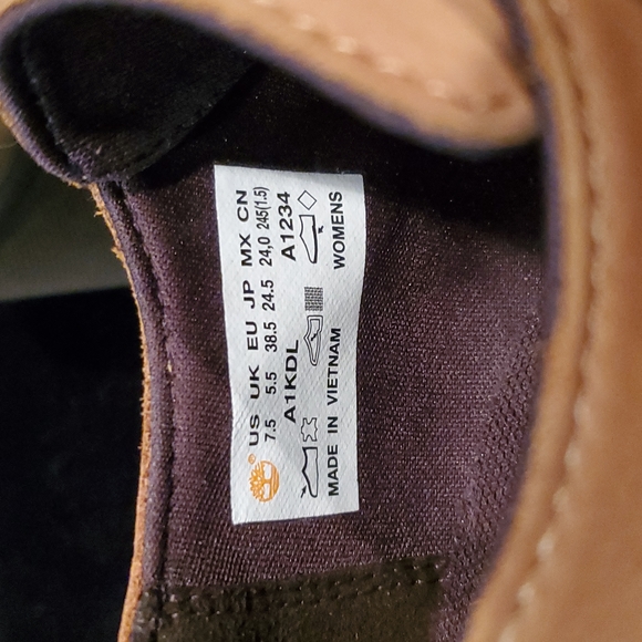 NWOT - Timberland Heeled Boots - Picture 11 of 11